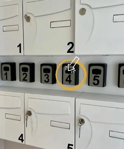 Апартаменти Amazing New In The Heart Of The Old Town Of *