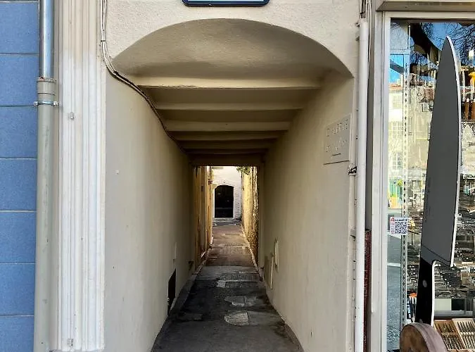 Апартаменти Amazing New In The Heart Of The Old Town Of Антіб