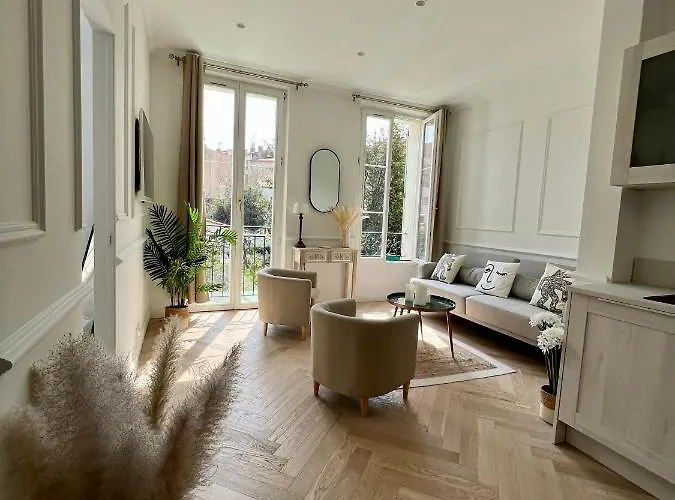 Апартаменти Amazing New In The Heart Of The Old Town Of *