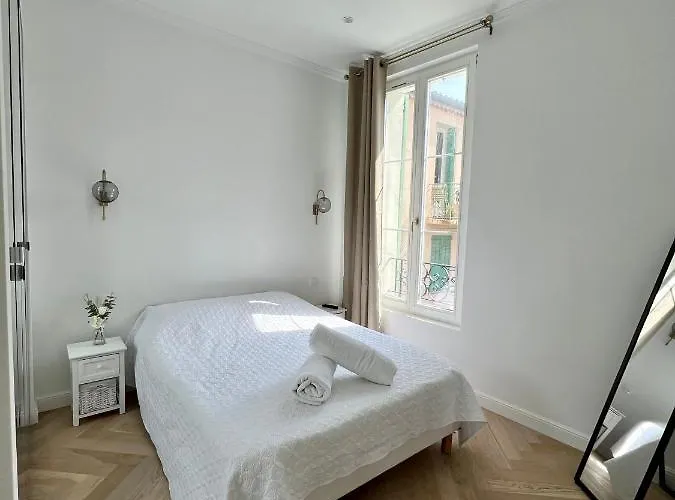 Amazing New In The Heart Of The Old Town Of Антіб