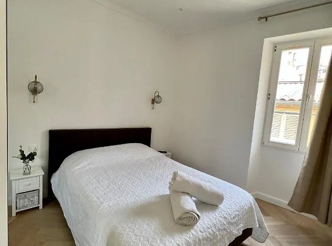 Amazing New In The Heart Of The Old Town Of Антіб