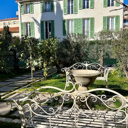 L'orangerie Secret Garden In Old 4min