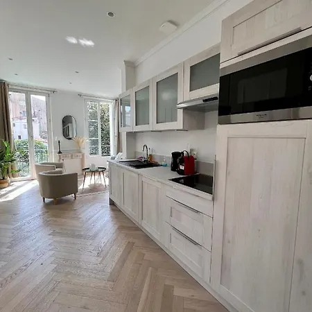 Amazing New In The Heart Of The Old Town Of Apartment *