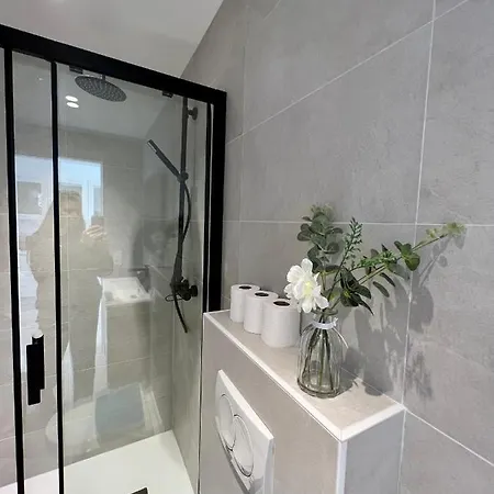 Amazing New In The Heart Of The Old Town Of