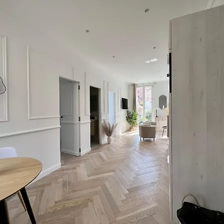 Amazing New In The Heart Of The Old Town Of