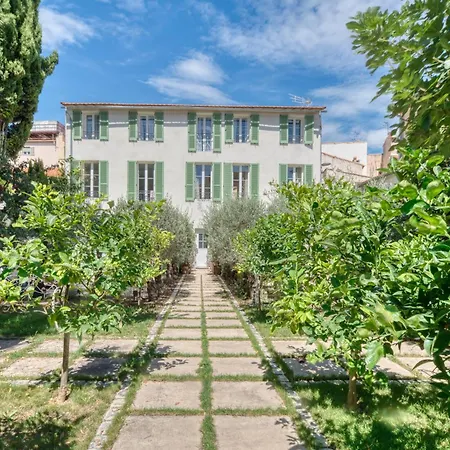 L'orangerie Secret Garden In Old 4min