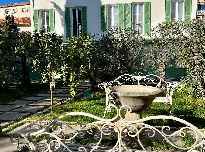 Amazing New In The Heart Of The Old Town Of