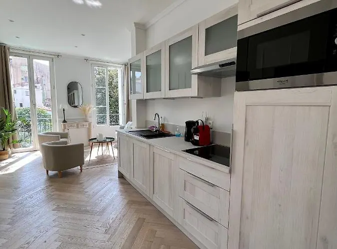 Amazing New In The Heart Of The Old Town Of Apartment *