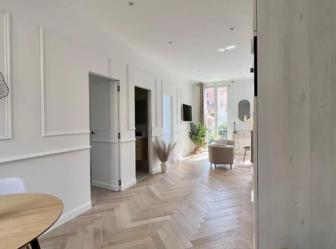 Amazing New In The Heart Of The Old Town Of