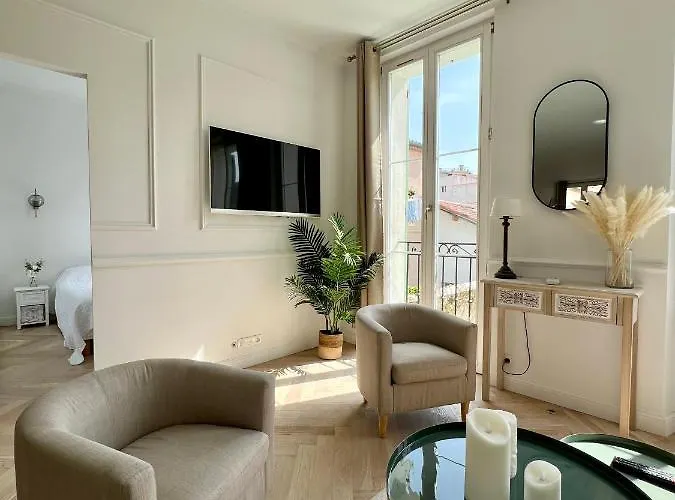 Amazing New In The Heart Of The Old Town Of